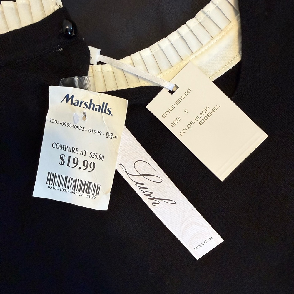 Vila Milano Black and White Ribbed Collar Flutter Sleeve Top - Picture 6 of 8